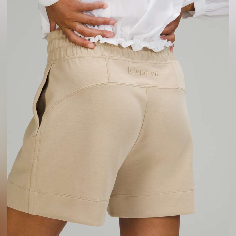 Lululemon Softstreme shorts LIKE NEW